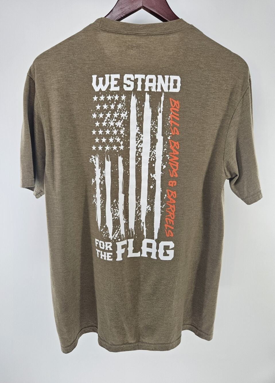 Bulls Bands & Barrels Men’s M Green American Flag Rodeo Graphic T-Shirt
